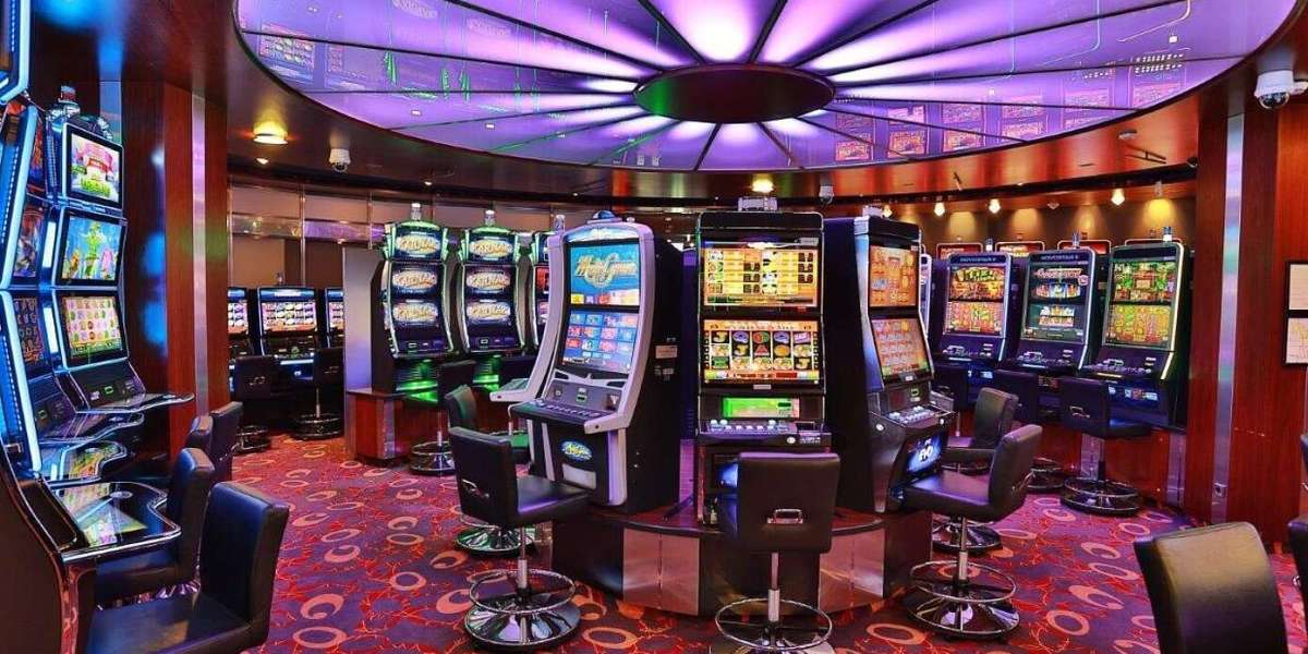 The Evolution of Slot Machines: From Mechanical Reels to Digital Wonders