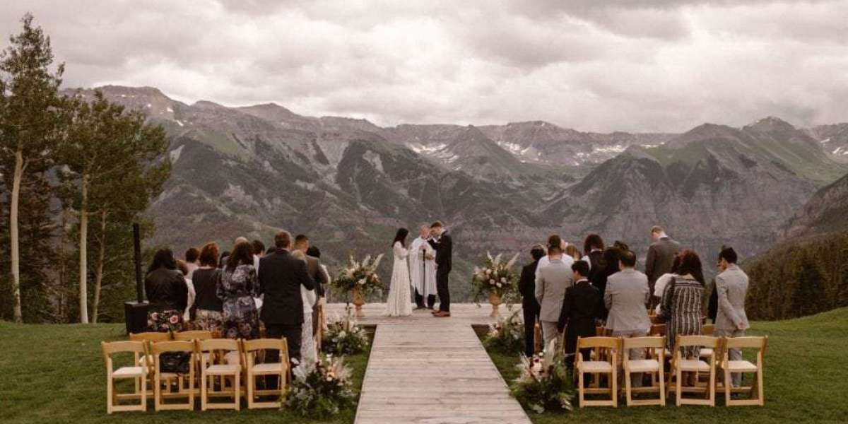 Small Weddings and Intimate Venues: The Beauty of Celebrating Love on a Personal Scale